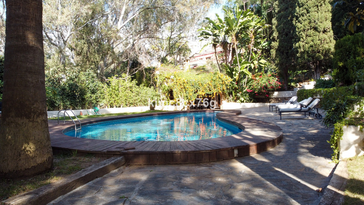 7273c0f51e534cf647dc171f0bf2422c - 48