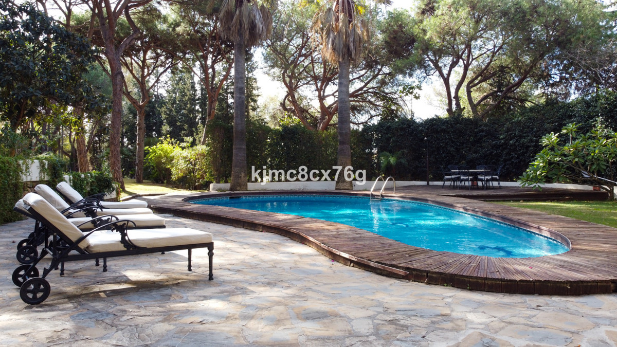 7273c0f51e534cf647dc171f0bf2422c - 50