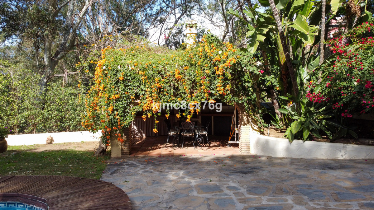 7273c0f51e534cf647dc171f0bf2422c - 51