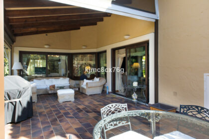 7273c0f51e534cf647dc171f0bf2422c - 8