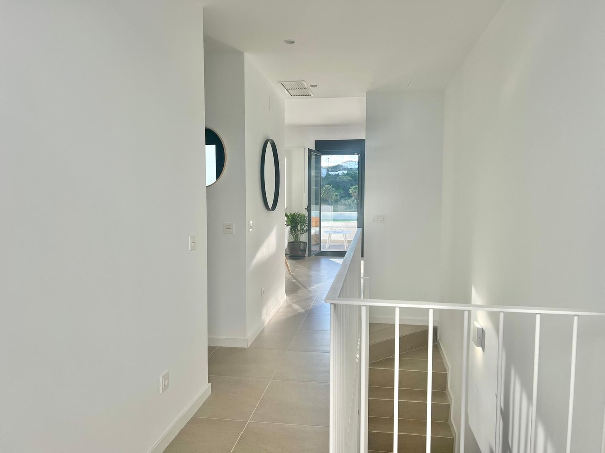 757bd4fa51bcfc0eda04ce56021bc1b7 - 18