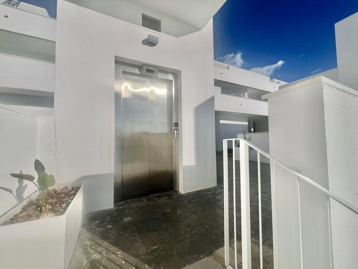 757bd4fa51bcfc0eda04ce56021bc1b7 - 32