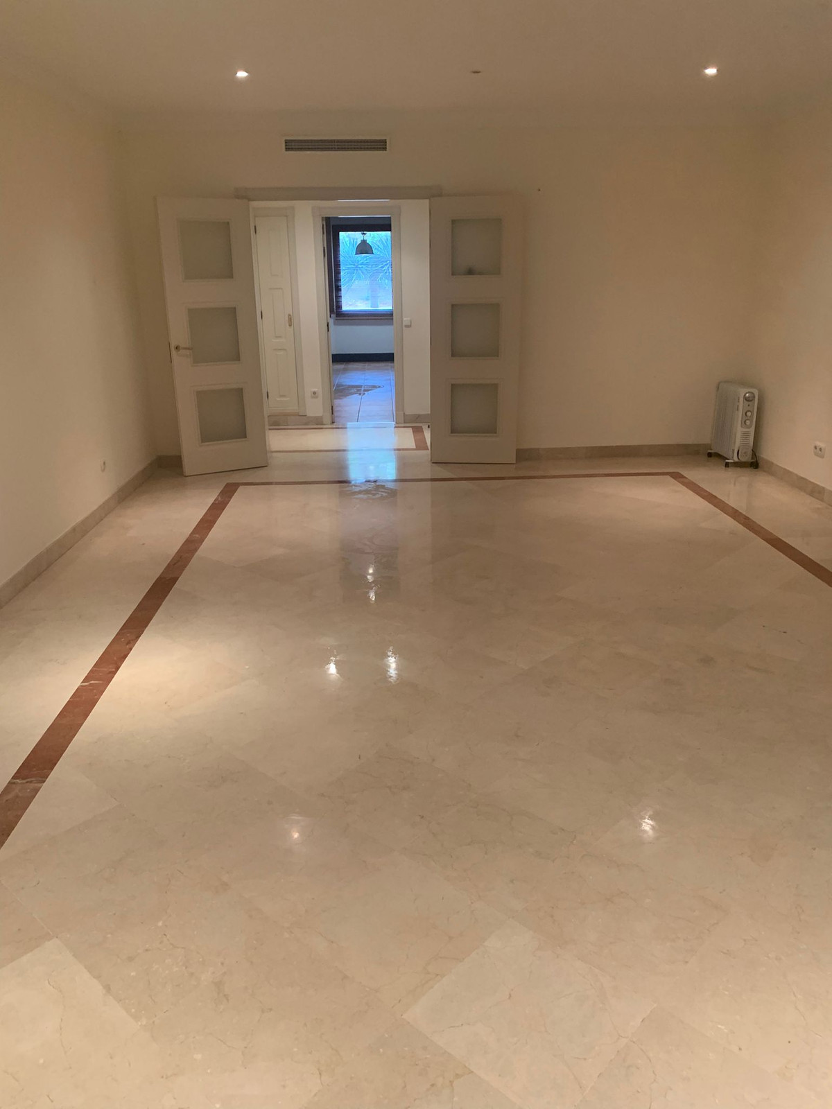 760838617abb10d0b6bfe8db6756f8b0 - 2