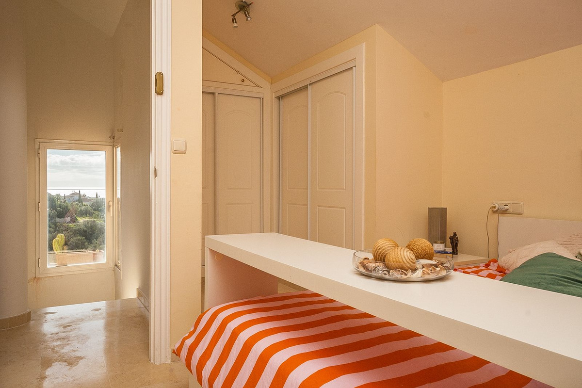 79583de5a2c1405c35809c070dc40c14 - 12