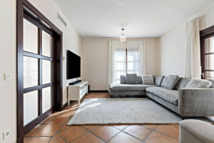 7a4af4d0c5904f2ad813217683c5e541 - 19