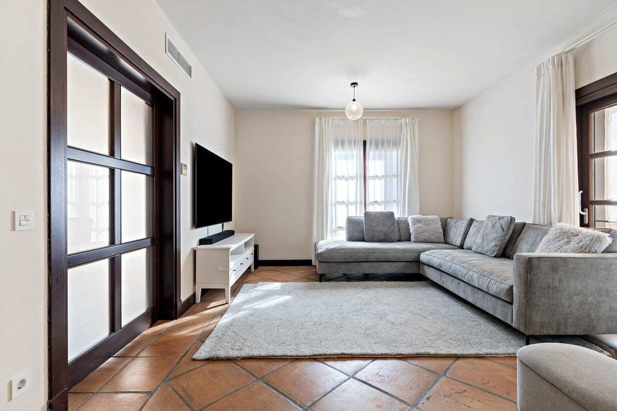 7a4af4d0c5904f2ad813217683c5e541 - 19