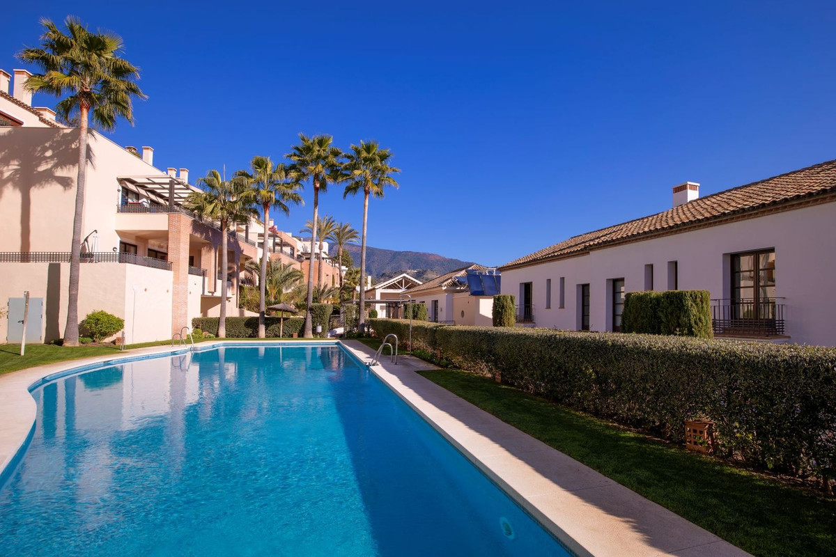 7a4af4d0c5904f2ad813217683c5e541 - 25