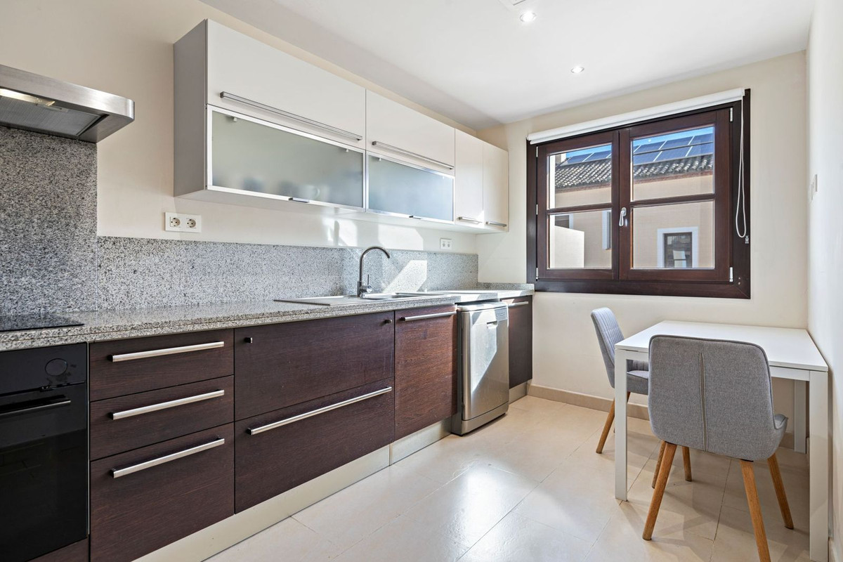 7a4af4d0c5904f2ad813217683c5e541 - 32