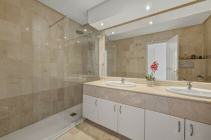 7ab42b677fb209a221ac1967a508a9ca - 22