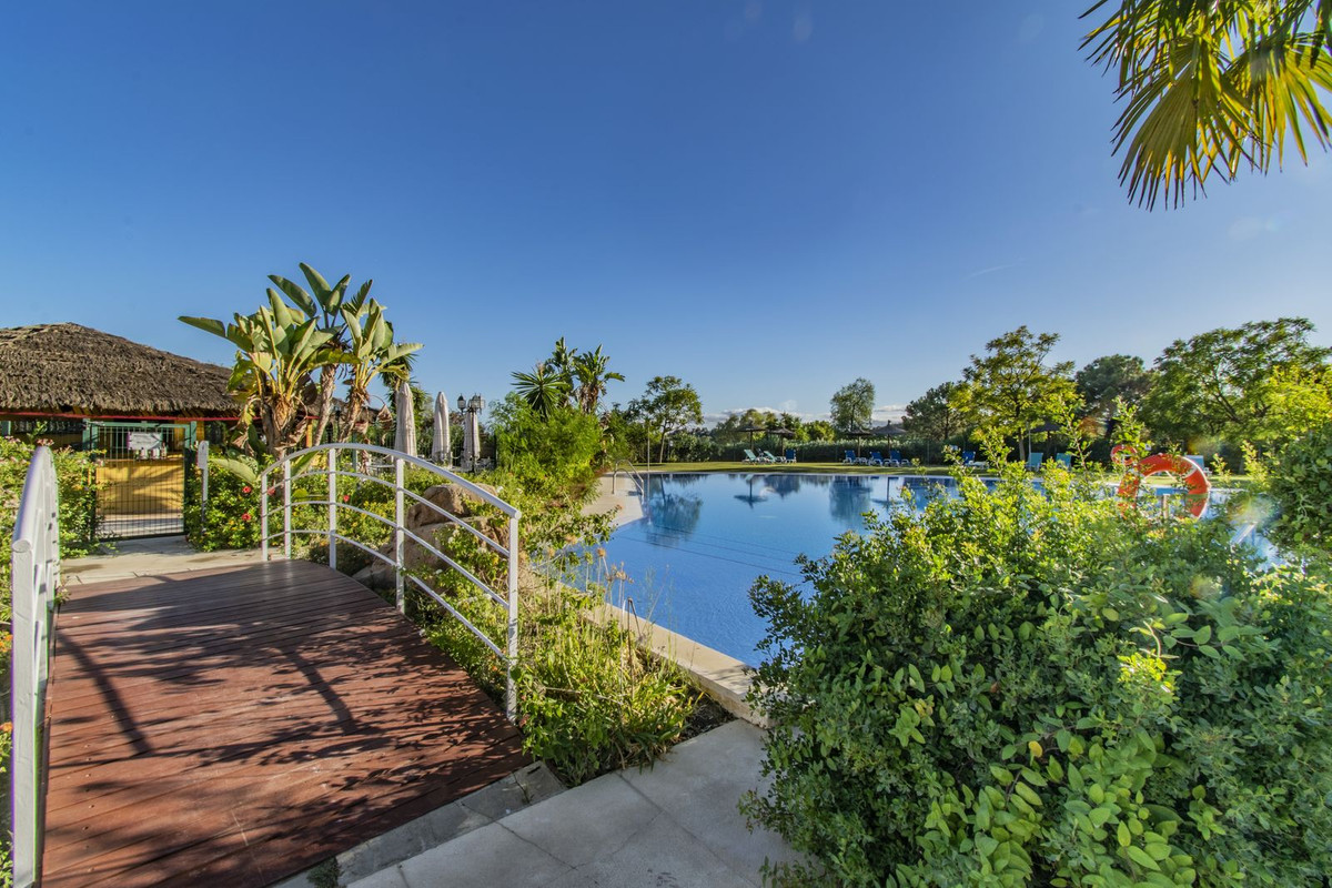 7ff7e90e2fbe47703d292bd692972b04 - 22