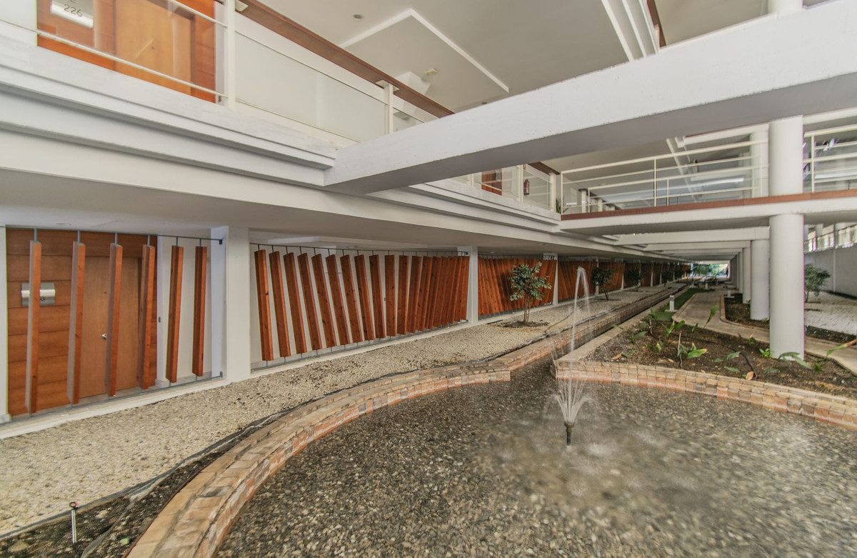 7ff7e90e2fbe47703d292bd692972b04 - 23