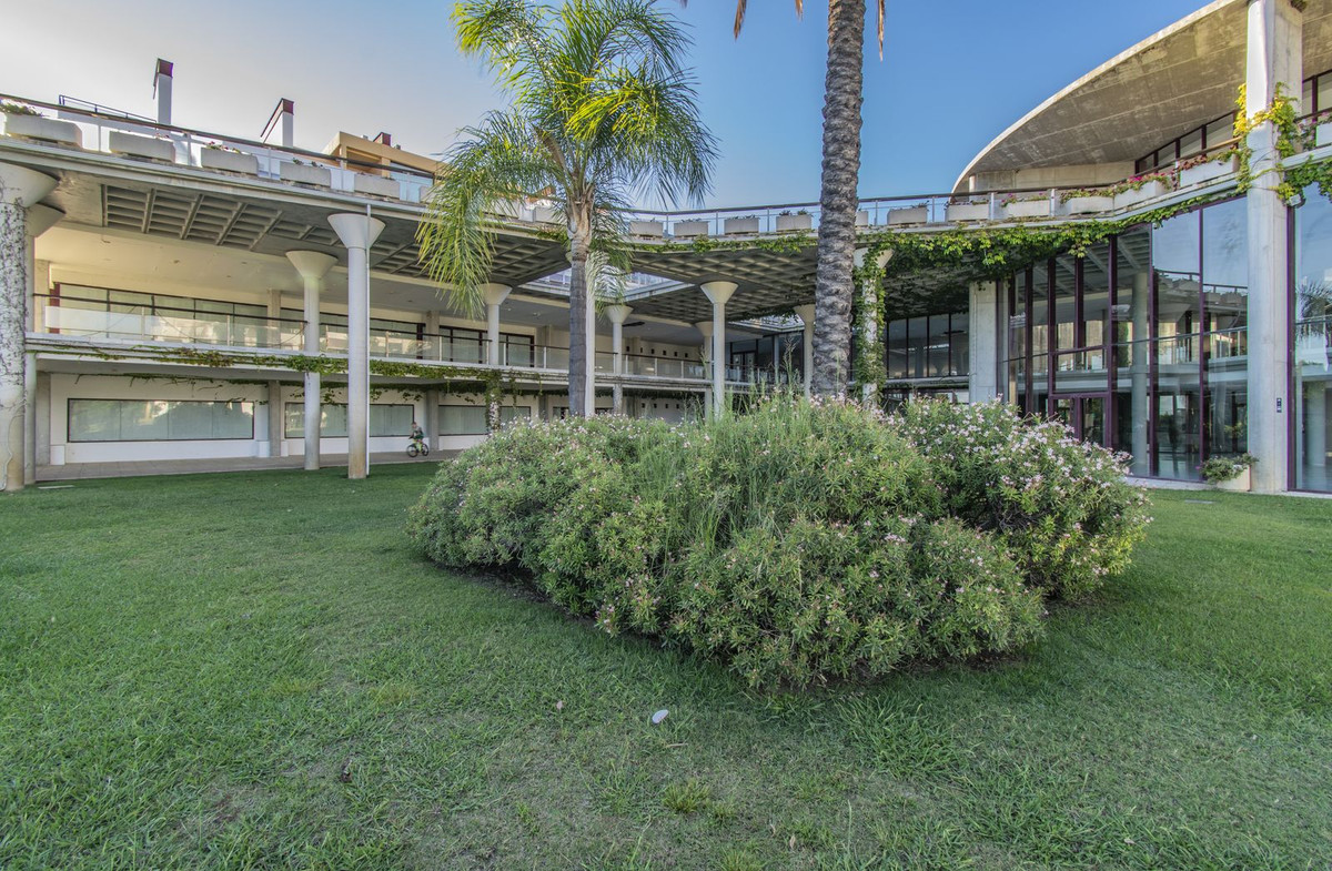 7ff7e90e2fbe47703d292bd692972b04 - 25