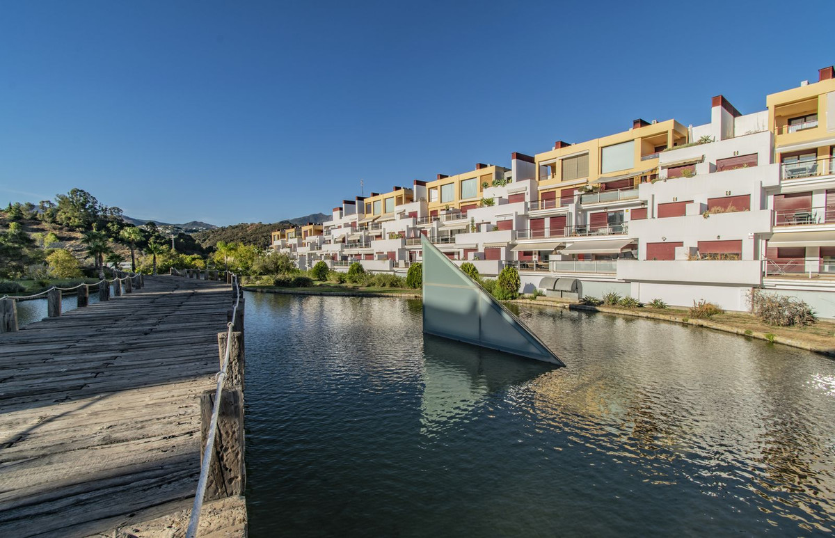 7ff7e90e2fbe47703d292bd692972b04 - 26