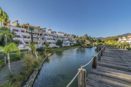 7ff7e90e2fbe47703d292bd692972b04 - 27