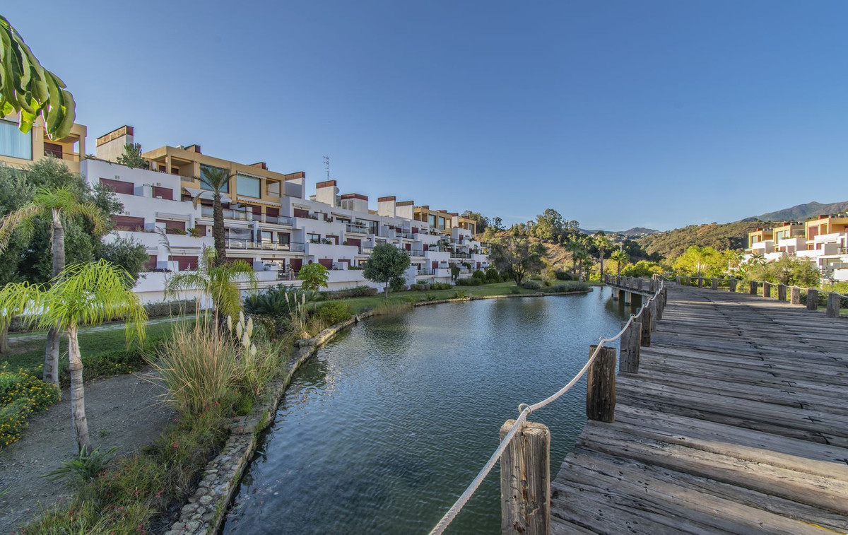 7ff7e90e2fbe47703d292bd692972b04 - 27