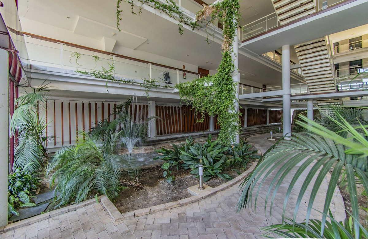 7ff7e90e2fbe47703d292bd692972b04 - 28