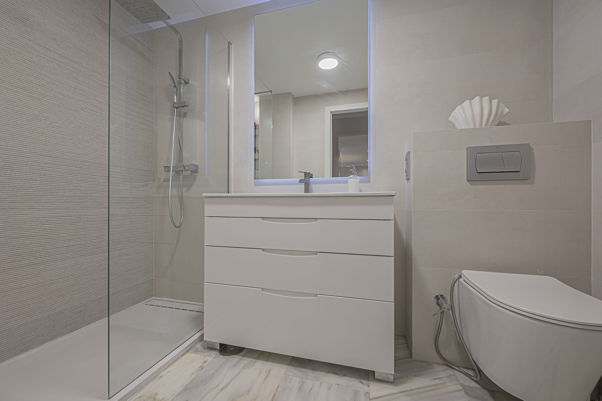 7ff7e90e2fbe47703d292bd692972b04 - 8