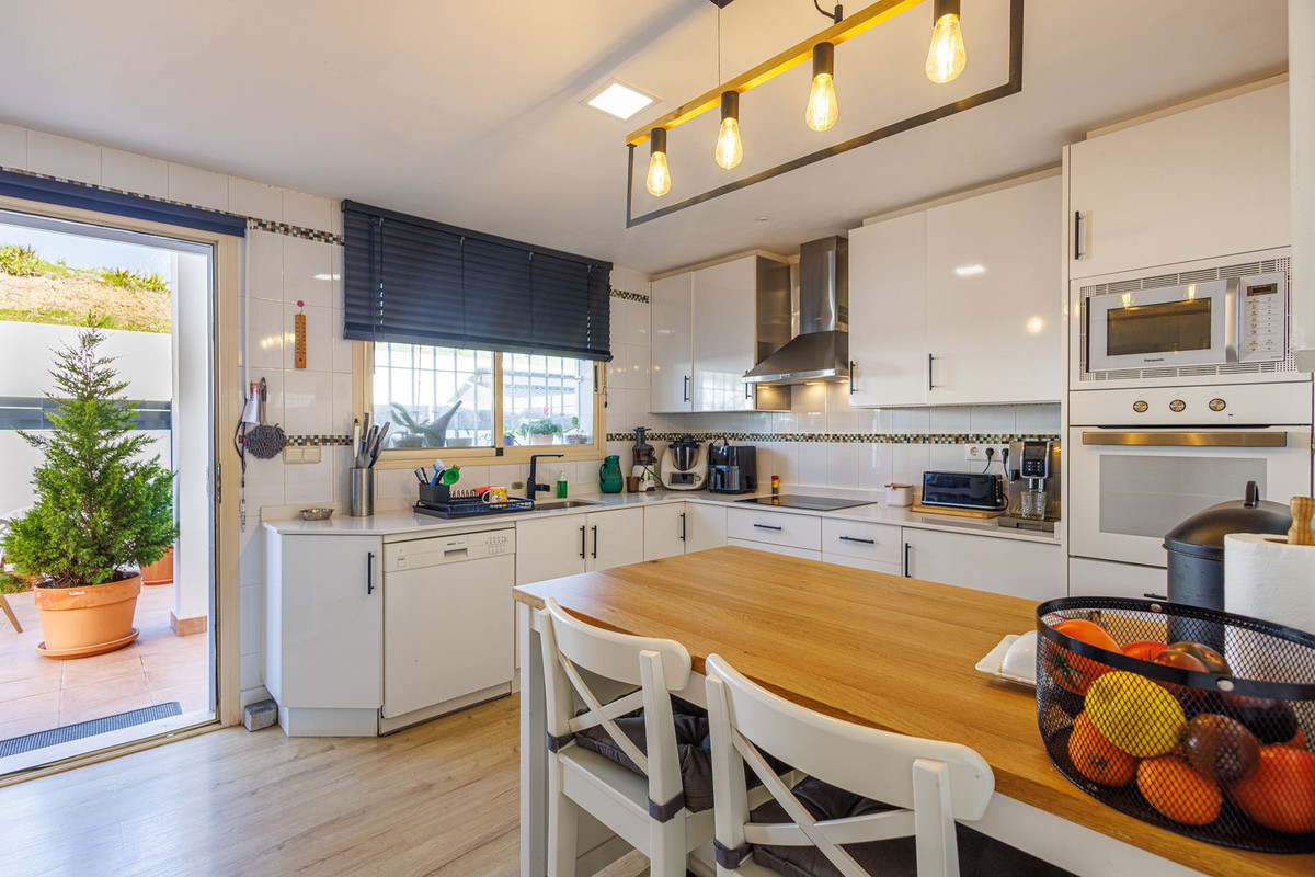 82be41a32fdb6438fef379e46786d7e6 - 22