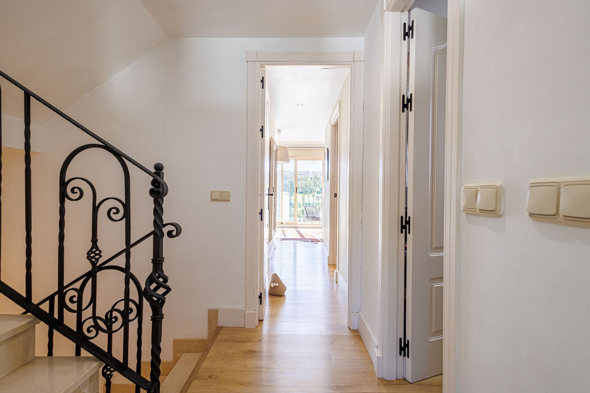 82be41a32fdb6438fef379e46786d7e6 - 32