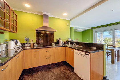 832cc3b636e197b1d76f4ff7fb1ba0ce - 12