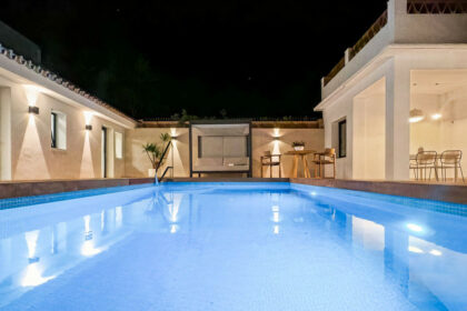 8427808e14d7695cbb0d483a6ccef58e - 1