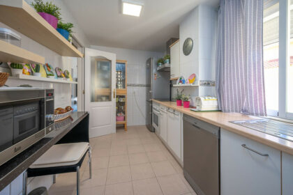 87b88c6da1806cba33a2f64381ea128a - 13