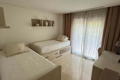 87f82989599c32245c7c1c98b949cc93 - 23