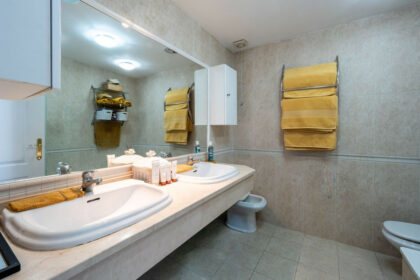 8a1fe4102f4d680c34f4509ea3b10a48 - 23