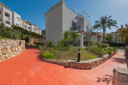 8a1fe4102f4d680c34f4509ea3b10a48 - 7