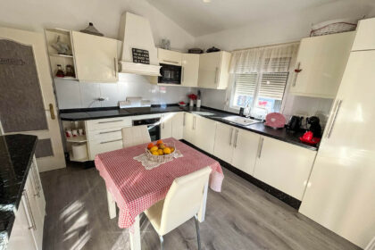 8b5e16cf52a9f9996e479969c809fa83 - 17