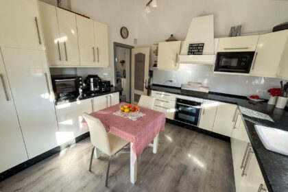 8b5e16cf52a9f9996e479969c809fa83 - 18