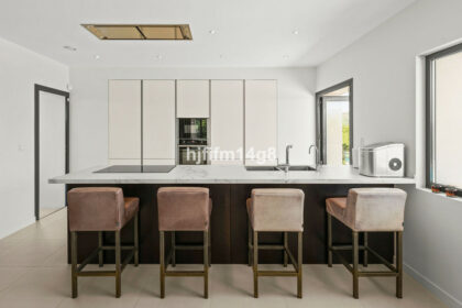 8e79bcbba589bb44adc3f7e978083b85 - 10