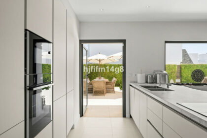 8e79bcbba589bb44adc3f7e978083b85 - 11