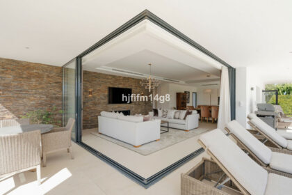 8e79bcbba589bb44adc3f7e978083b85 - 12