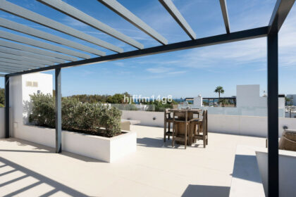 8e79bcbba589bb44adc3f7e978083b85 - 24