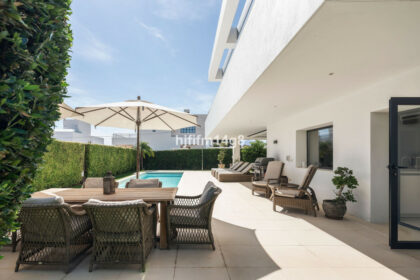 8e79bcbba589bb44adc3f7e978083b85 - 3