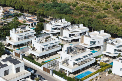 8e79bcbba589bb44adc3f7e978083b85 - 30