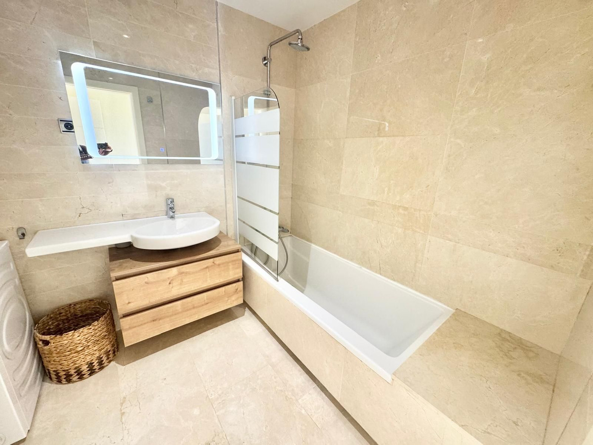 91573d250db5e70433f9f381ad96414f - 16