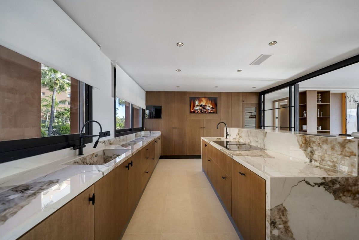 91e6eaea63f95ce1dca9134c8819503e - 15