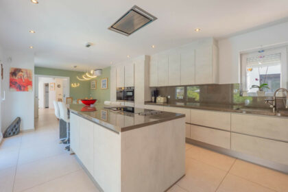 922bccd14ea5f4d3a727fbeafb86922b - 17