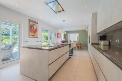 922bccd14ea5f4d3a727fbeafb86922b - 19