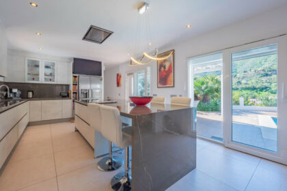 922bccd14ea5f4d3a727fbeafb86922b - 21