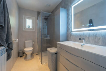 922bccd14ea5f4d3a727fbeafb86922b - 23