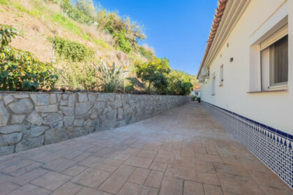 922bccd14ea5f4d3a727fbeafb86922b - 26