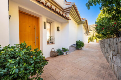 922bccd14ea5f4d3a727fbeafb86922b - 6