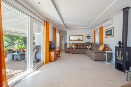 922bccd14ea5f4d3a727fbeafb86922b - 8