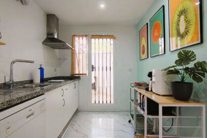 9263b79a53a37a4a4130f69a0360f9c6 - 18