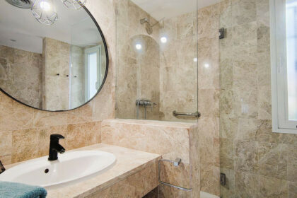 9263b79a53a37a4a4130f69a0360f9c6 - 25