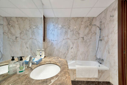 9376cb9c9337ba7d70b7f30532eb13b8 - 22