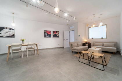 9406283a01f365cc821b2e60f2213baa - 32